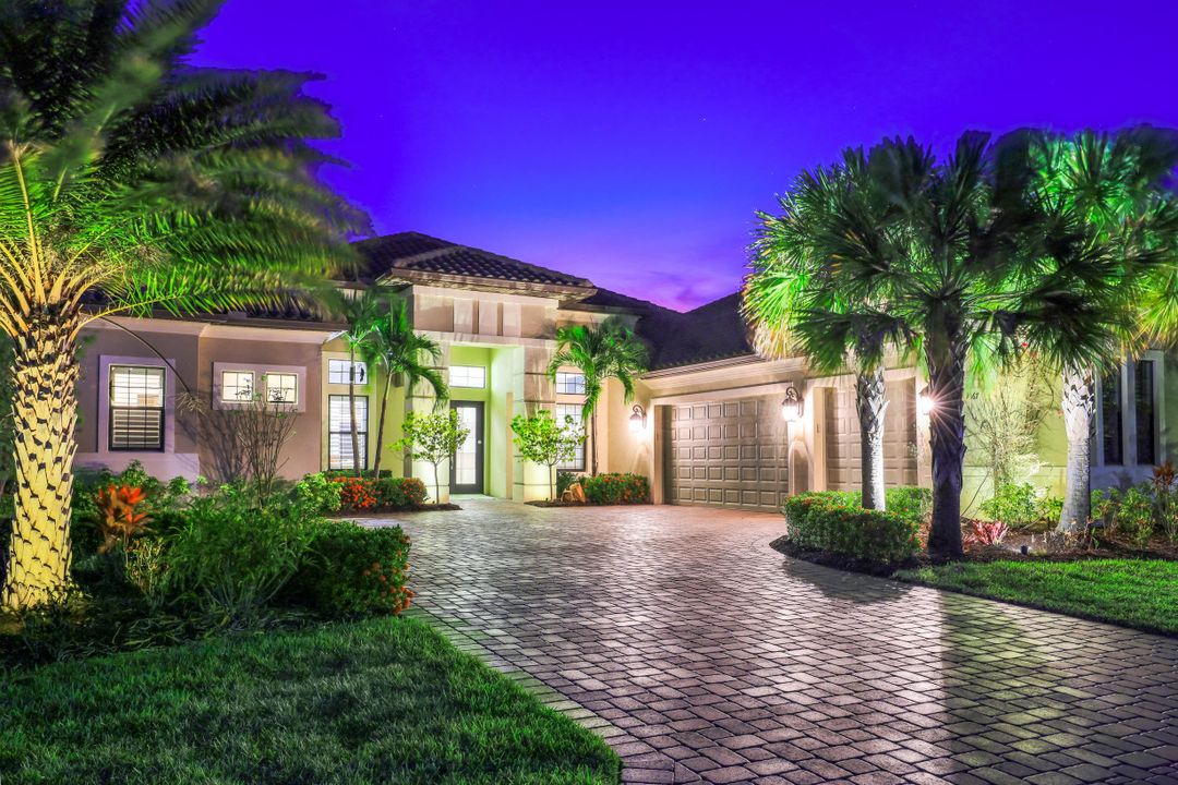 9067 Sorreno Ct, Naples, FL 34114