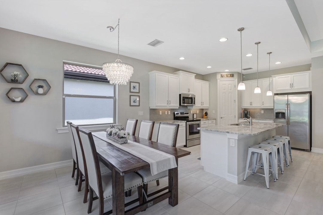 16427 Barclay Ct, Naples, FL 34110