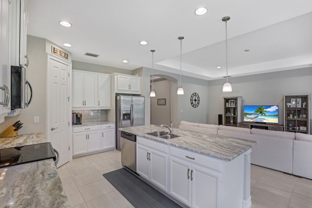 16427 Barclay Ct, Naples, FL 34110