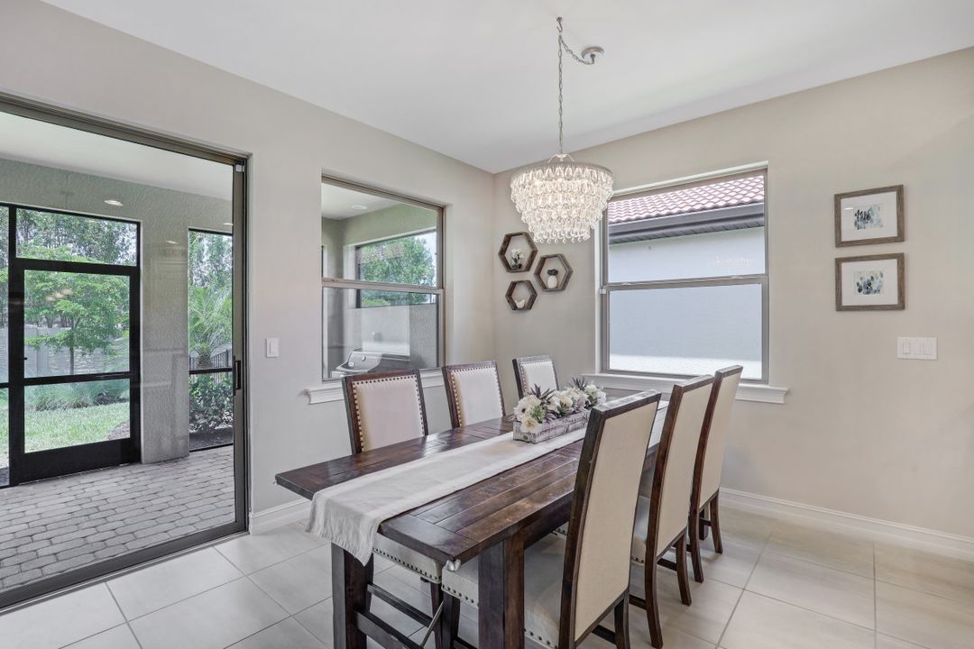 16427 Barclay Ct, Naples, FL 34110