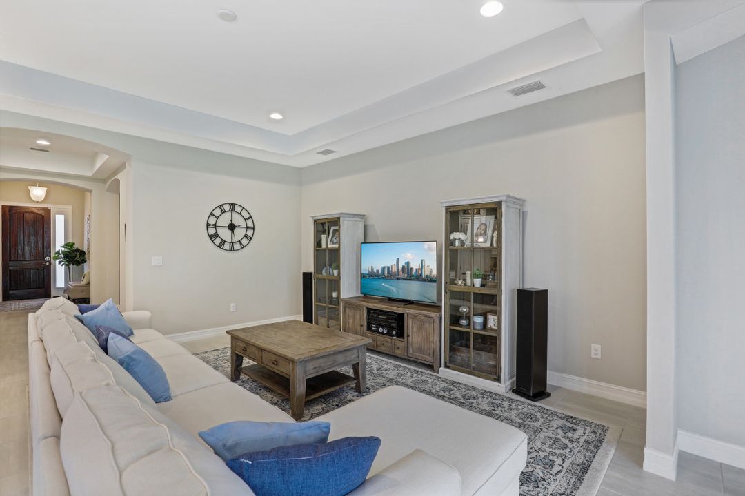 16427 Barclay Ct, Naples, FL 34110