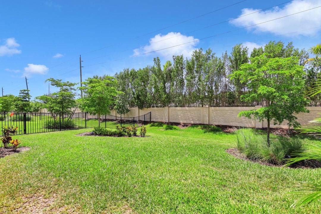 16427 Barclay Ct, Naples, FL 34110