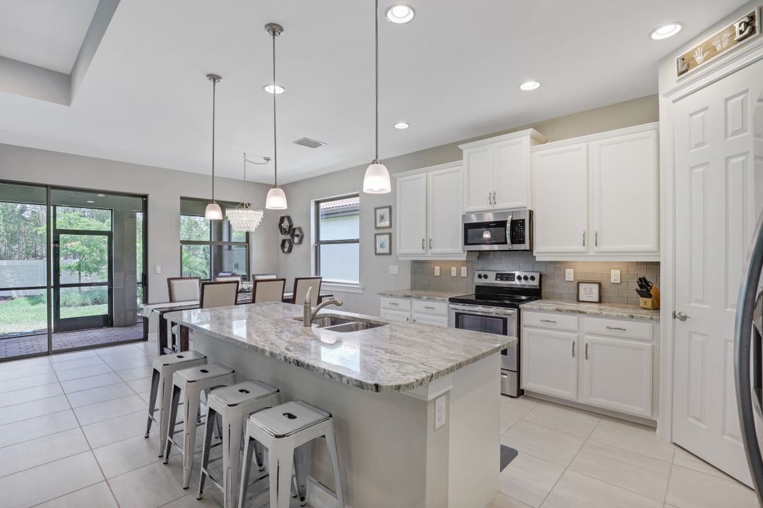 16427 Barclay Ct, Naples, FL 34110