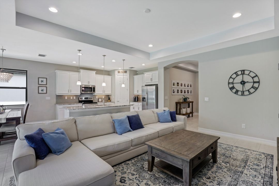 16427 Barclay Ct, Naples, FL 34110