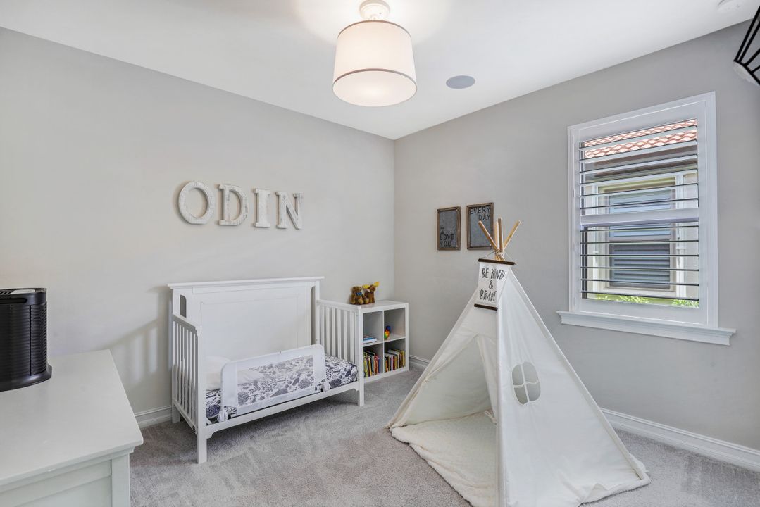 16427 Barclay Ct, Naples, FL 34110