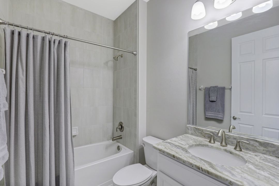 16427 Barclay Ct, Naples, FL 34110