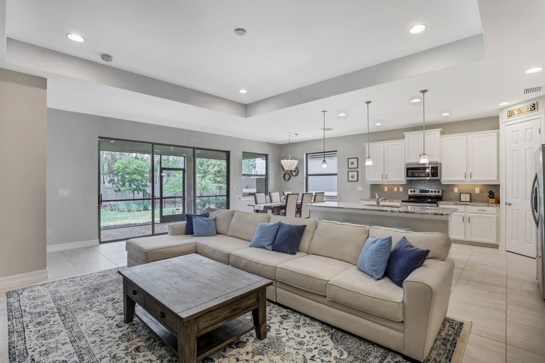 16427 Barclay Ct, Naples, FL 34110