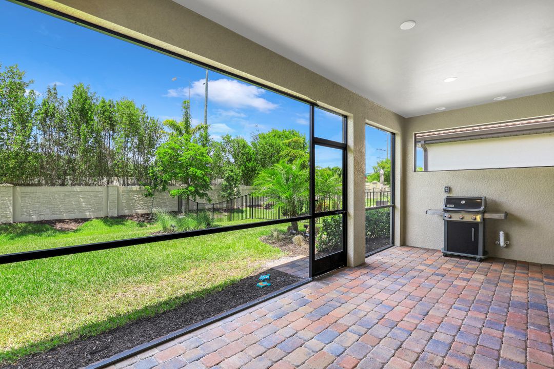 16427 Barclay Ct, Naples, FL 34110