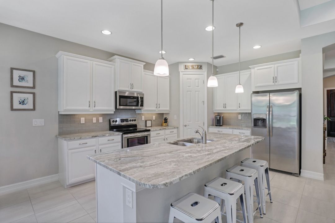 16427 Barclay Ct, Naples, FL 34110