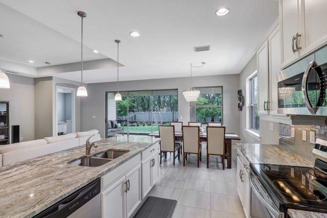 16427 Barclay Ct, Naples, FL 34110