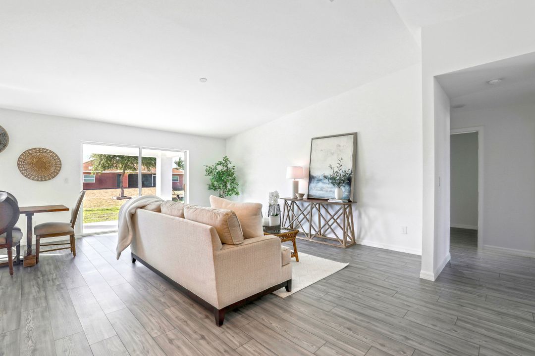 208 NW 28th Terrace, Cape Coral, FL 33993