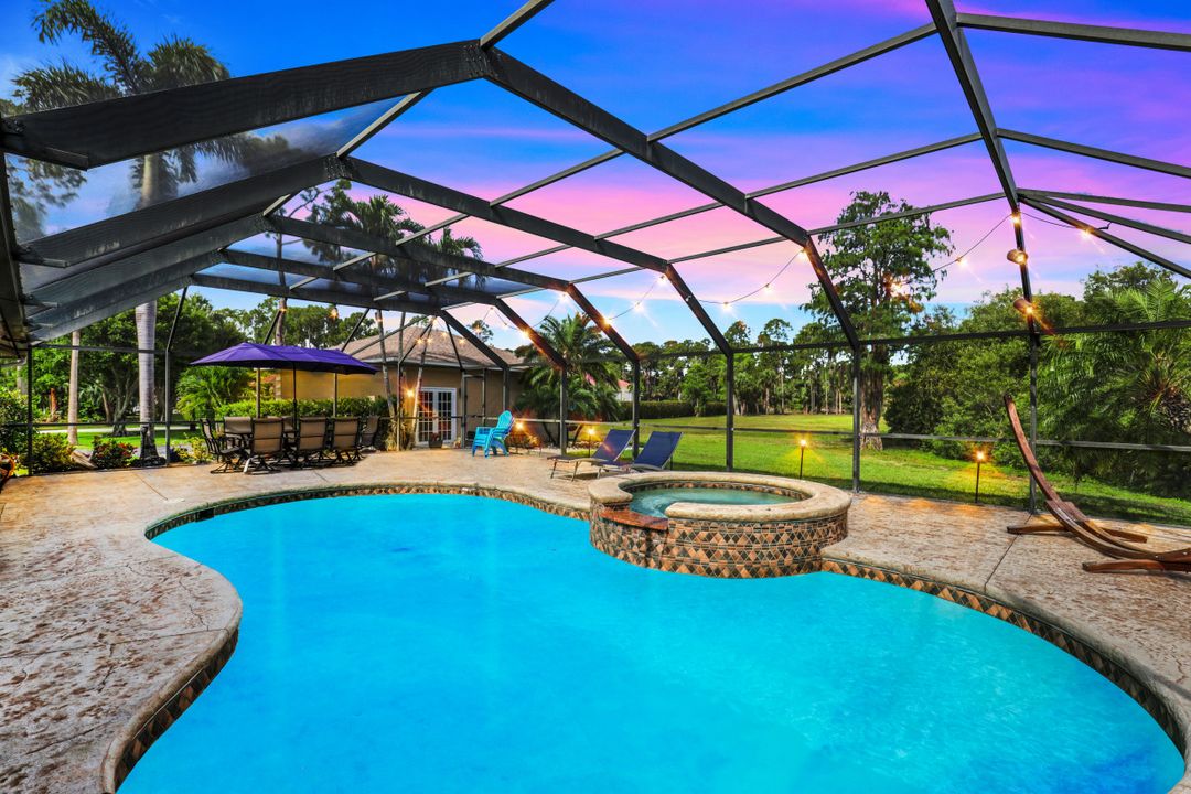 1941 Oakes Blvd, Naples, FL 34119