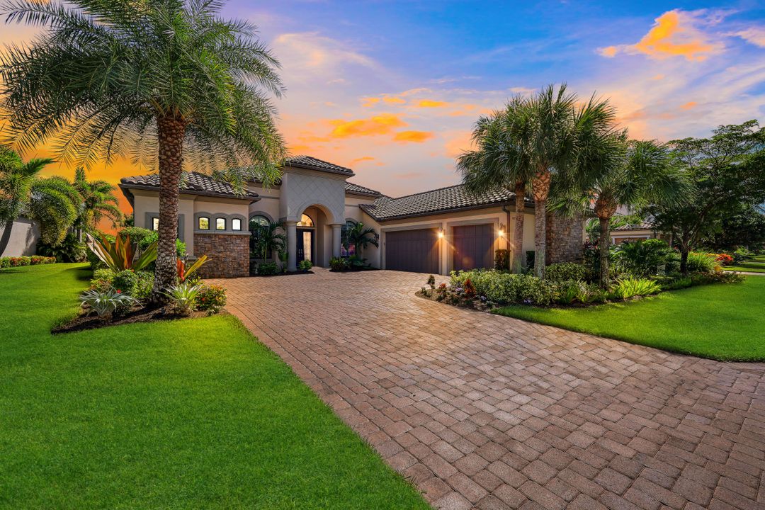 8678 Amour Ct, Naples, FL 34119