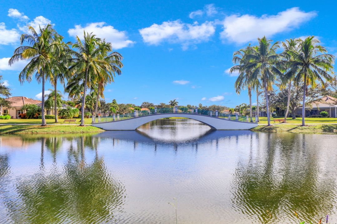 5272 Hawkesbury Way, Naples, FL 34119