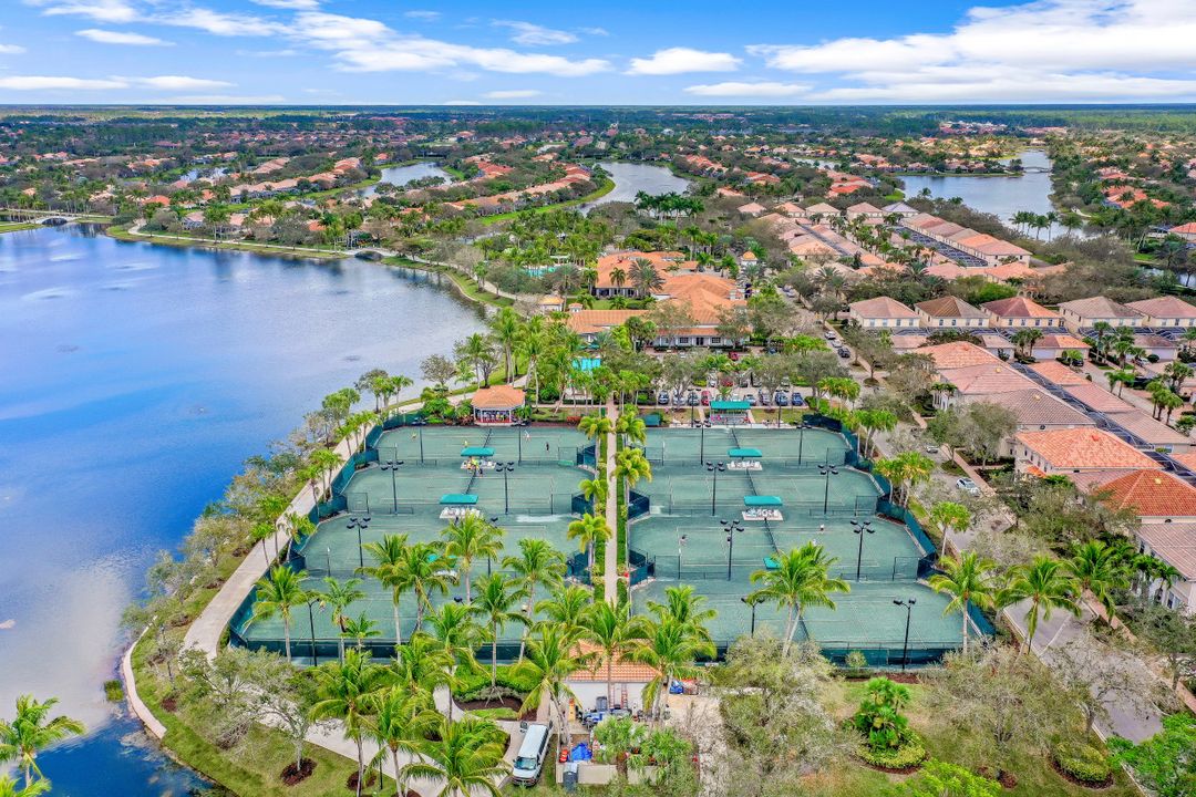 5272 Hawkesbury Way, Naples, FL 34119