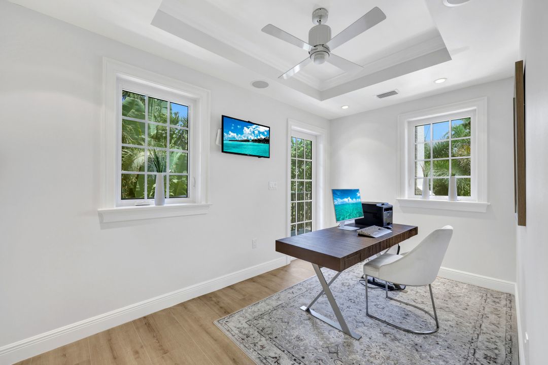 270 5th Ave S #H-2, Naples, FL 34102