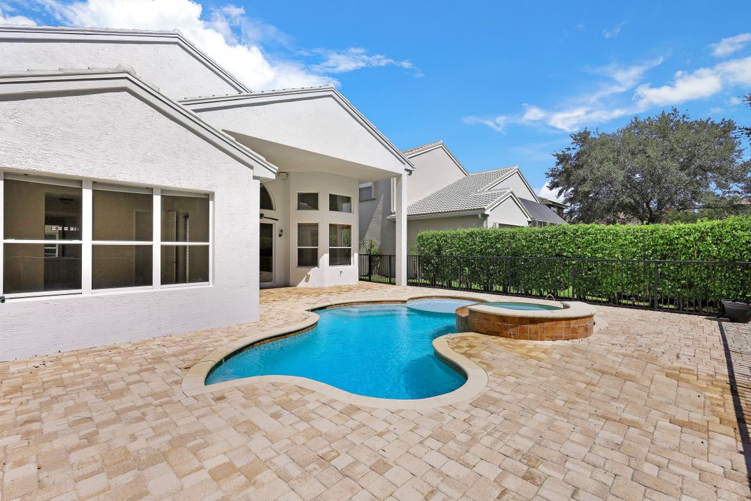 2366 Butterfly Palm Dr, Naples, FL 34119