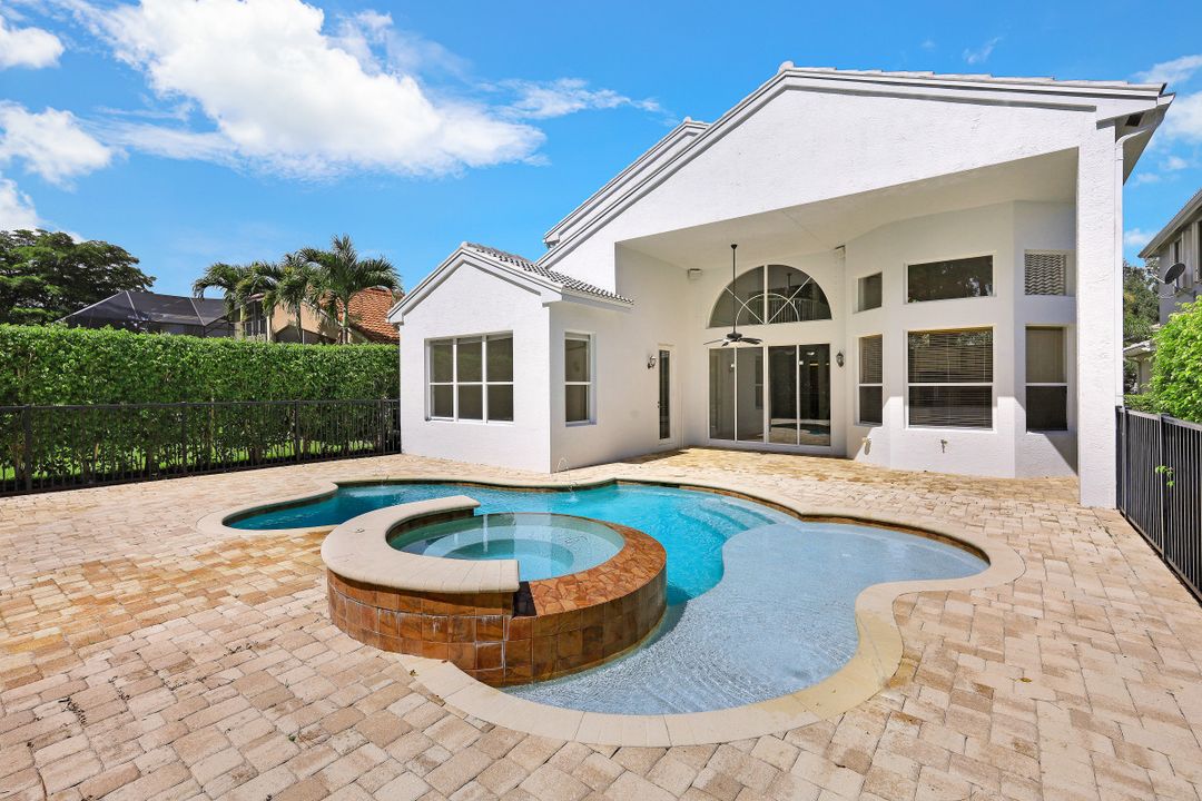 2366 Butterfly Palm Dr, Naples, FL 34119