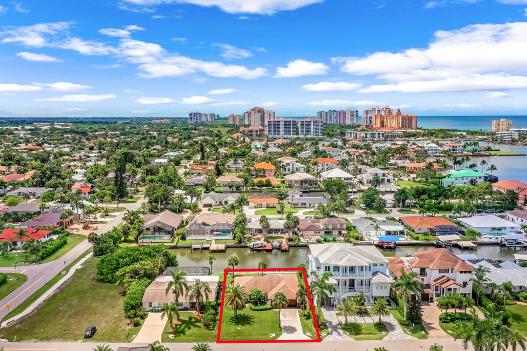 466 Tradewinds Ave, Naples, FL 34108