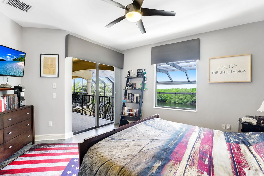 3828 Surfside Blvd, Cape Coral, FL 33914