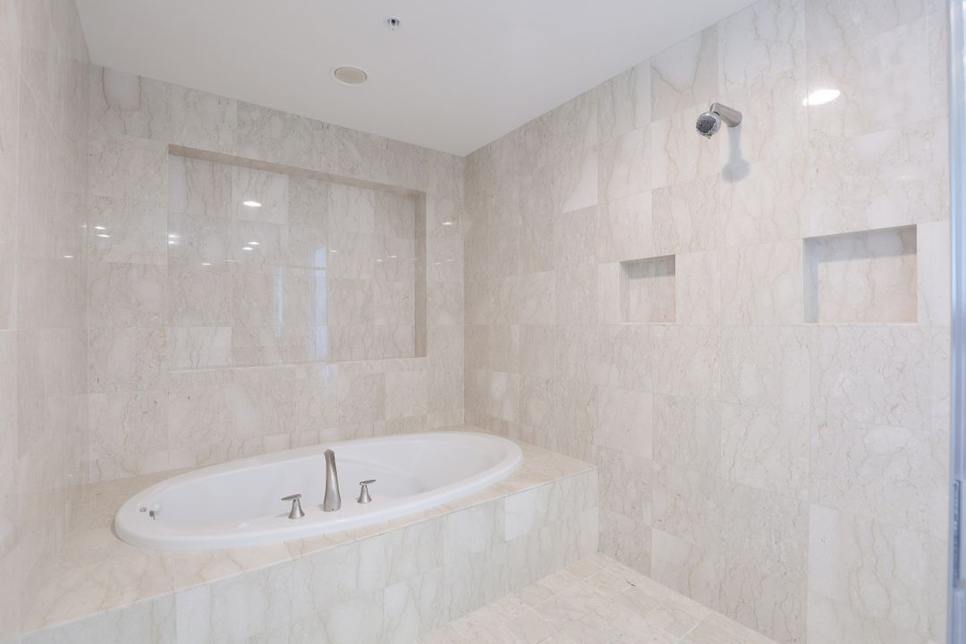 275 Indies Way #1605, Naples, FL 34110