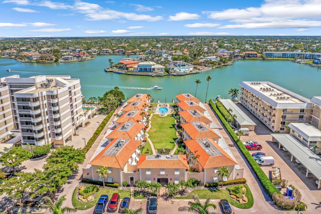 3070 Gulf Shore Blvd N #209, Naples, FL 34103