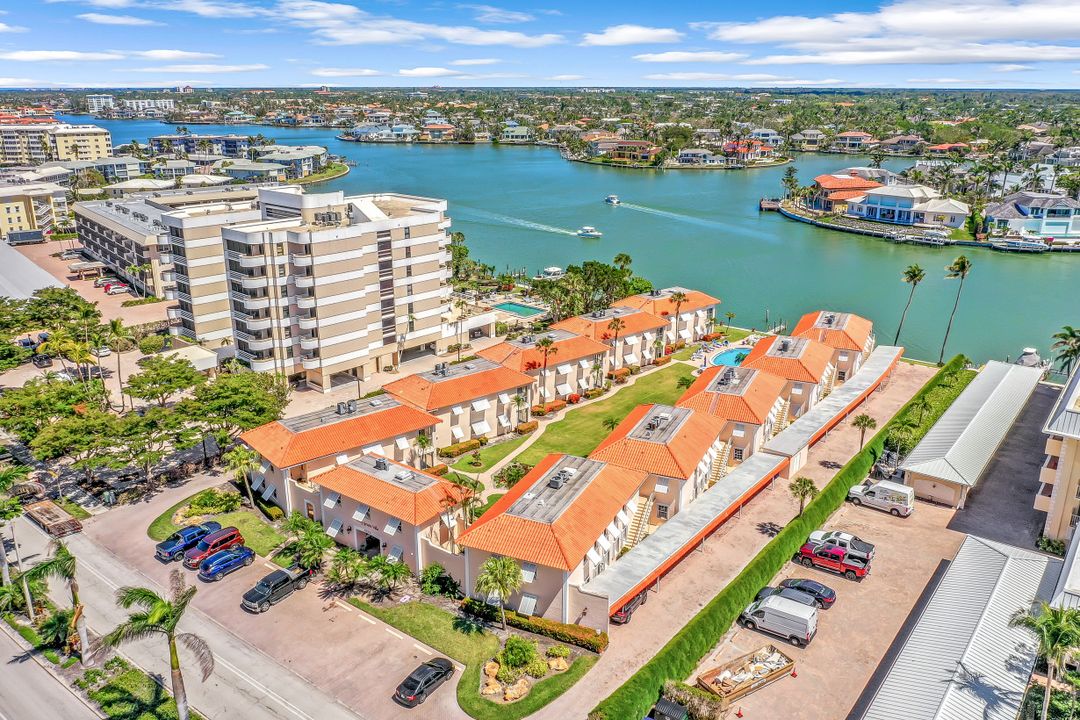 3070 Gulf Shore Blvd N #209, Naples, FL 34103