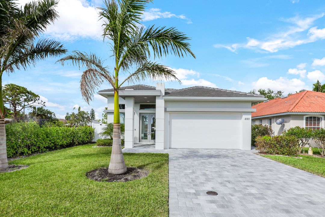 693 105th Ave N, Naples, FL 34108