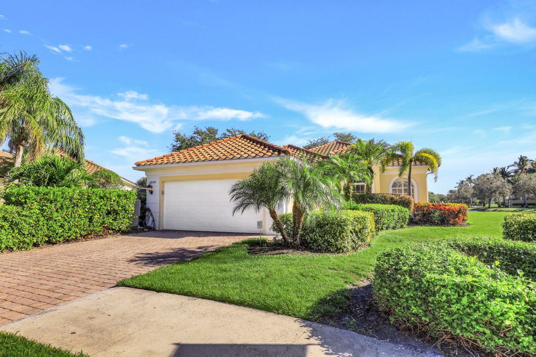 5500 Freeport Ln, Naples, FL 34119
