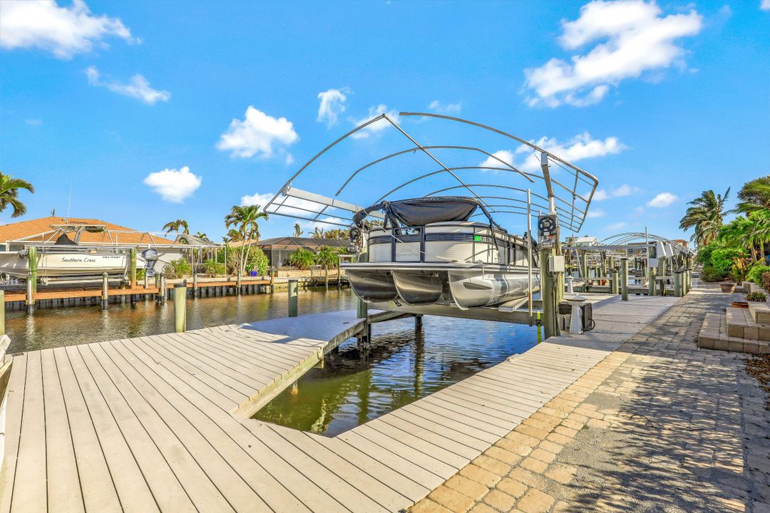 9 Sunview Blvd, Fort Myers Beach, FL 33931