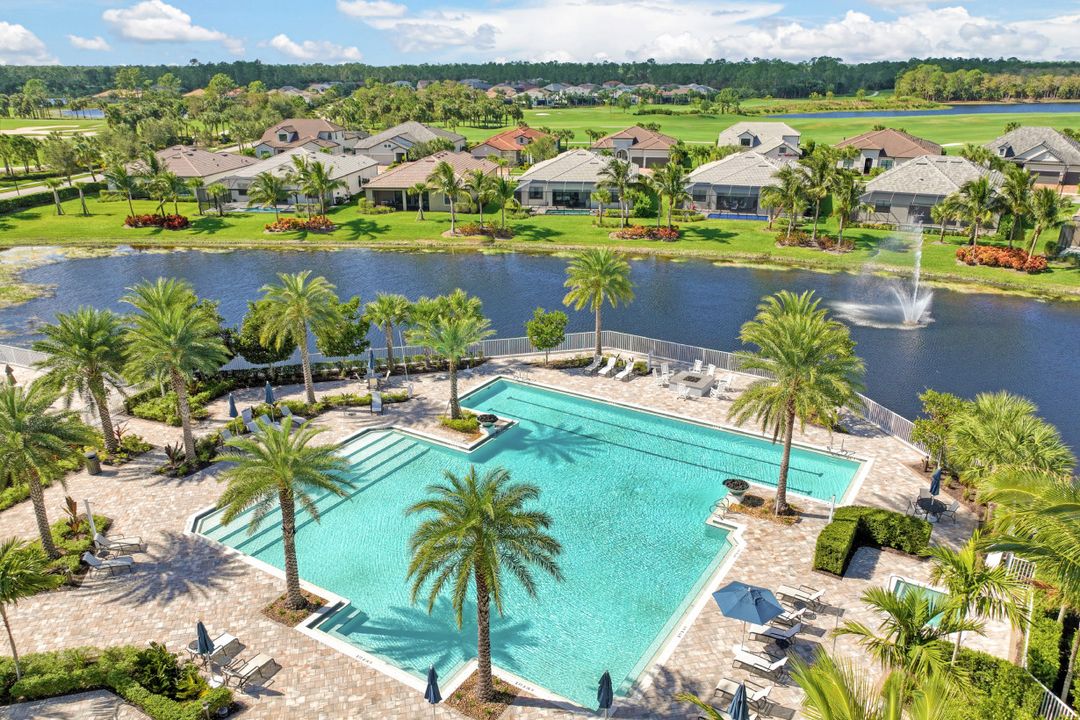 9431 Greyhawk Trl, Naples, FL 34120