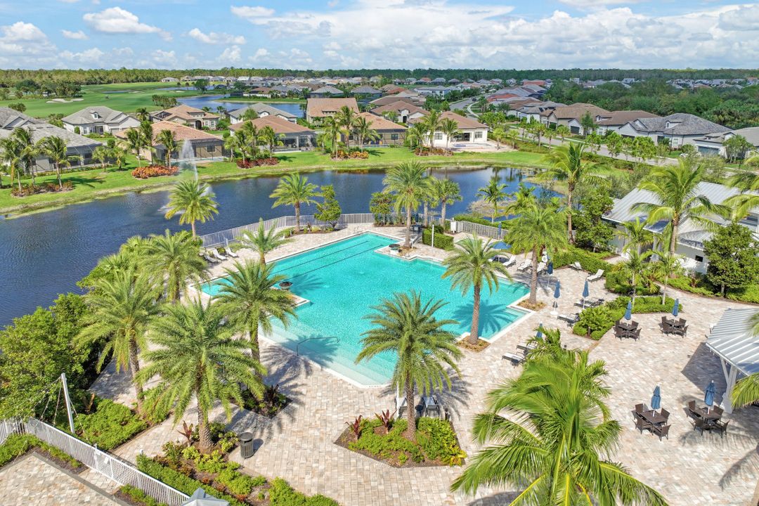 9431 Greyhawk Trl, Naples, FL 34120