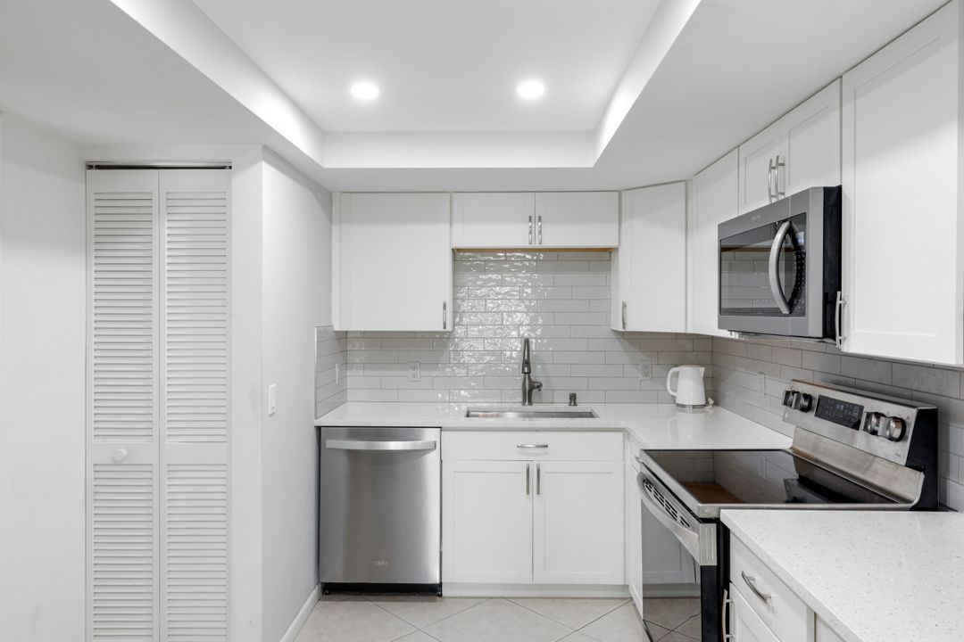 5954 Pelican Bay Blvd #222, Naples, FL 34108