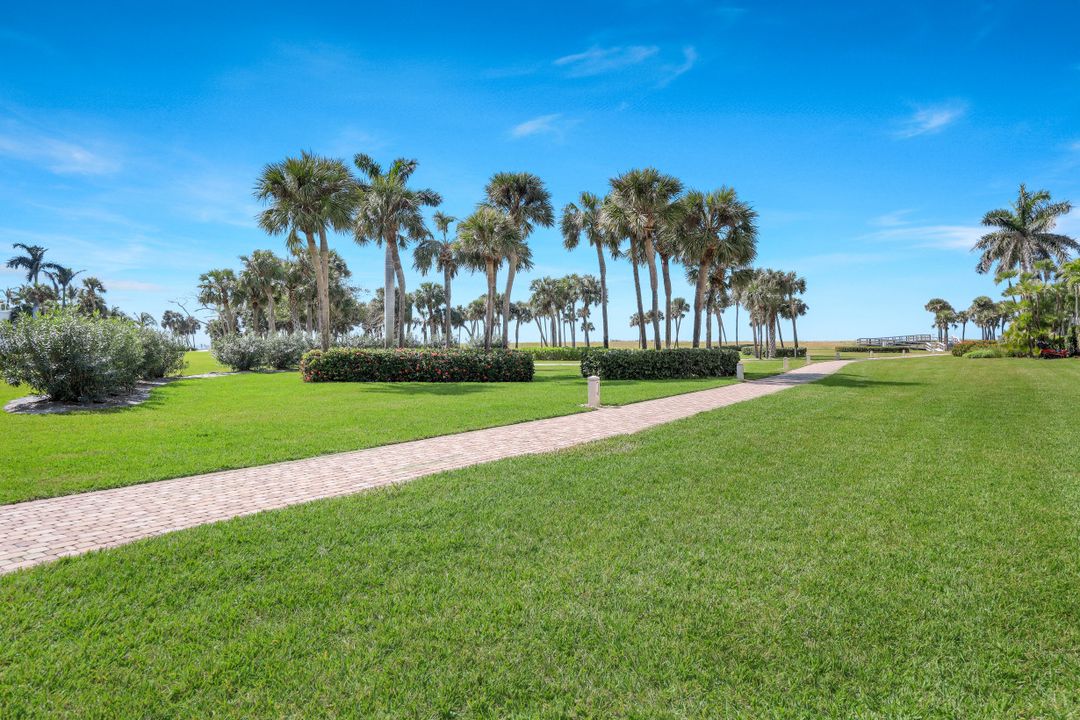 4401 Gulf Shore Blvd N #D-207, Naples, FL 34103