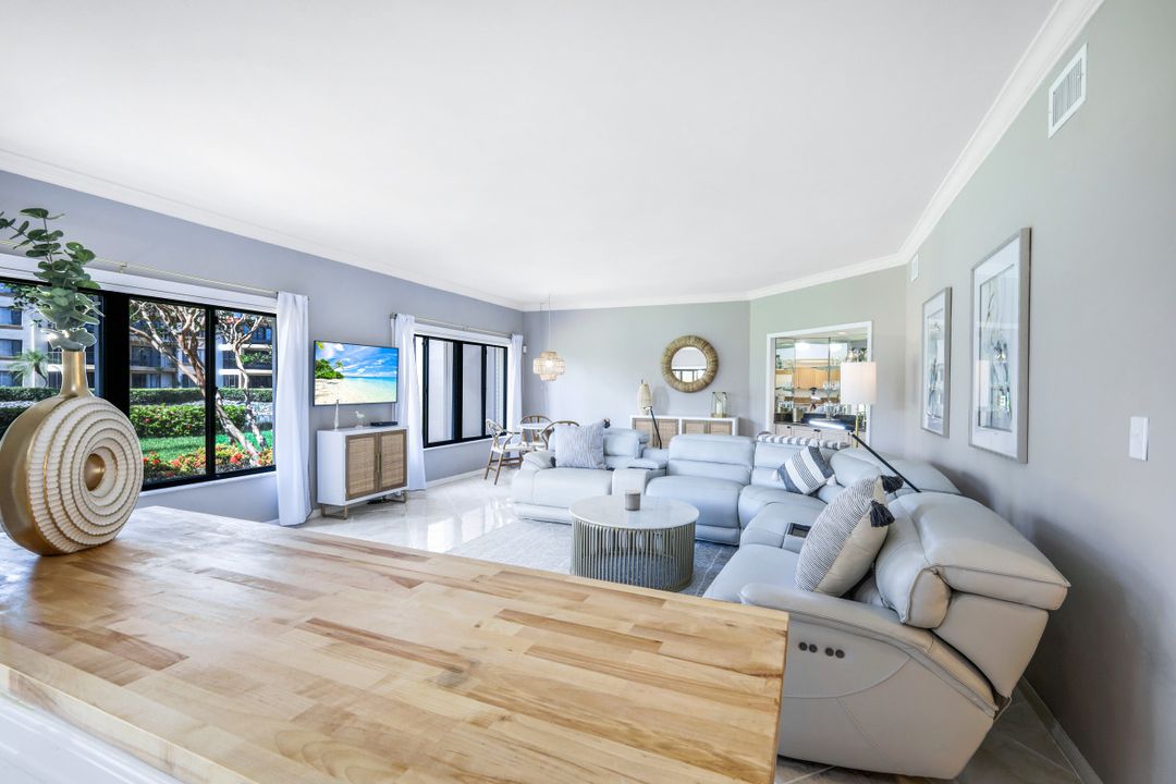 6760 Pelican Bay Blvd #312, Naples, FL 34108