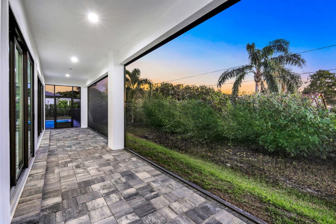 226 Legacy Ct, Naples, FL 34110