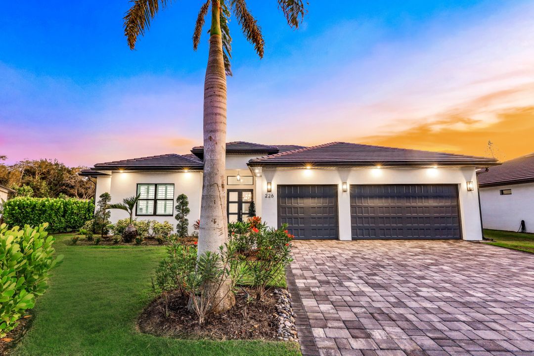 226 Legacy Ct, Naples, FL 34110