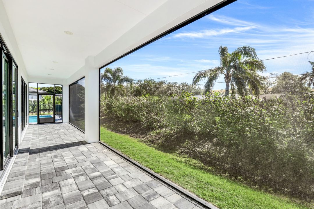 226 Legacy Ct, Naples, FL 34110