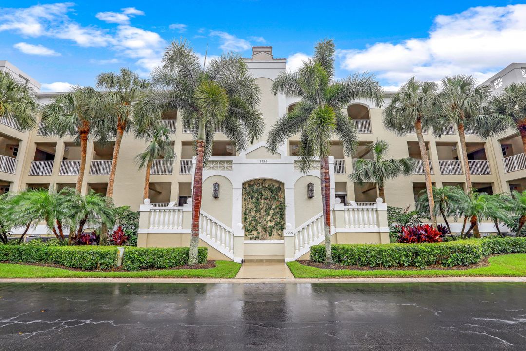 7734 Pebble Creek Cir #303, Naples, FL 34108