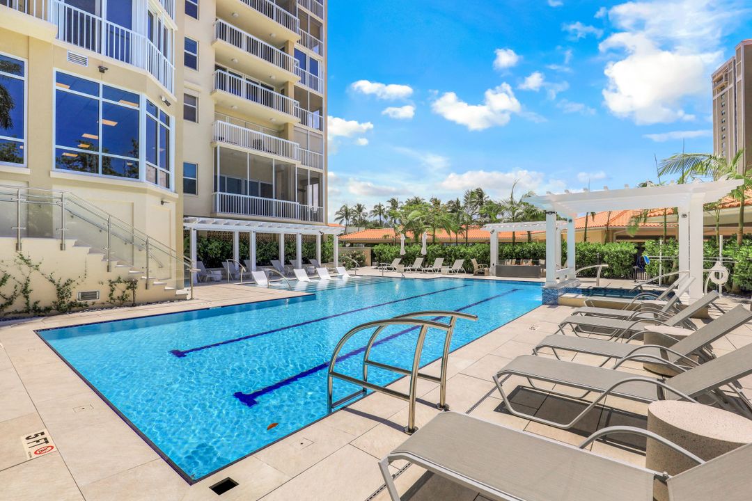6585 Nicholas Blvd #703, Naples, FL 34108