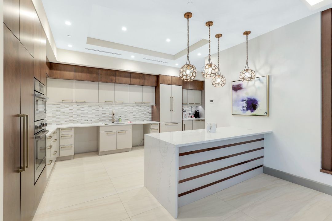 6585 Nicholas Blvd #1103, Naples, FL 34108