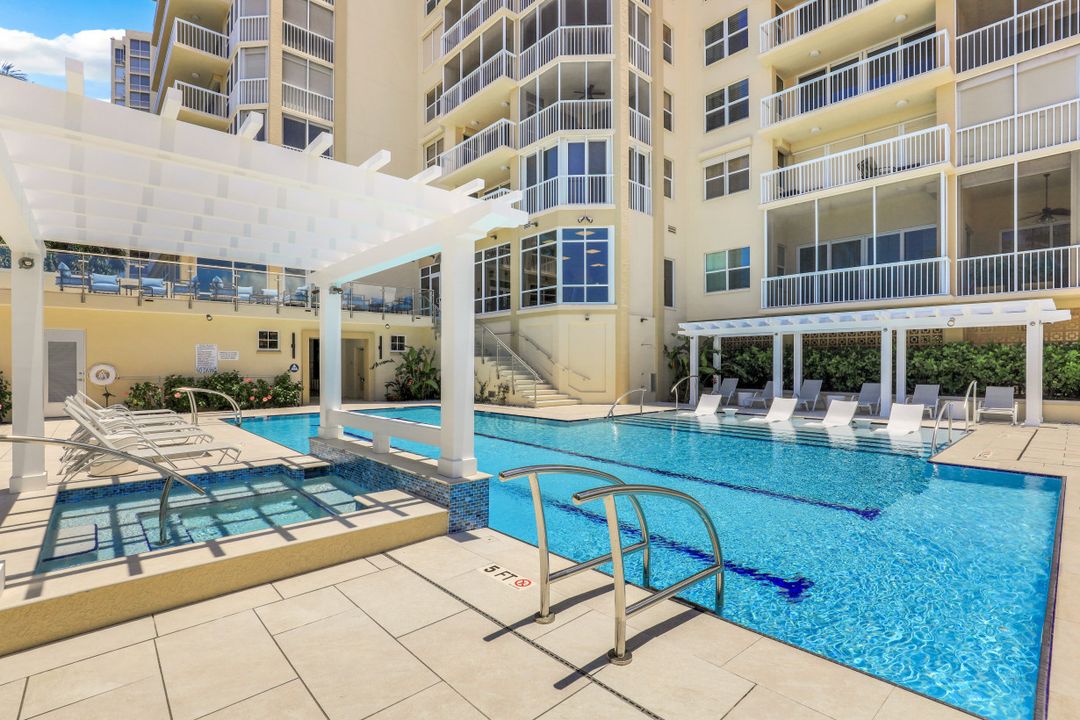 6585 Nicholas Blvd #1103, Naples, FL 34108