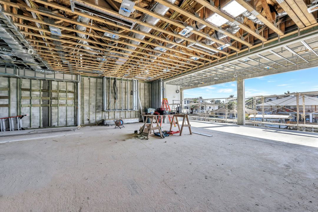 256 Tradewinds Ave, Naples, FL 34108