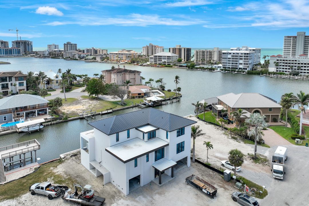 256 Tradewinds Ave, Naples, FL 34108