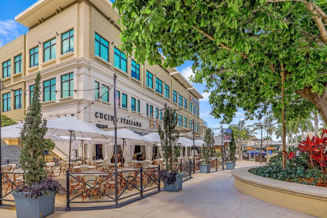 256 Tradewinds Ave, Naples, FL 34108