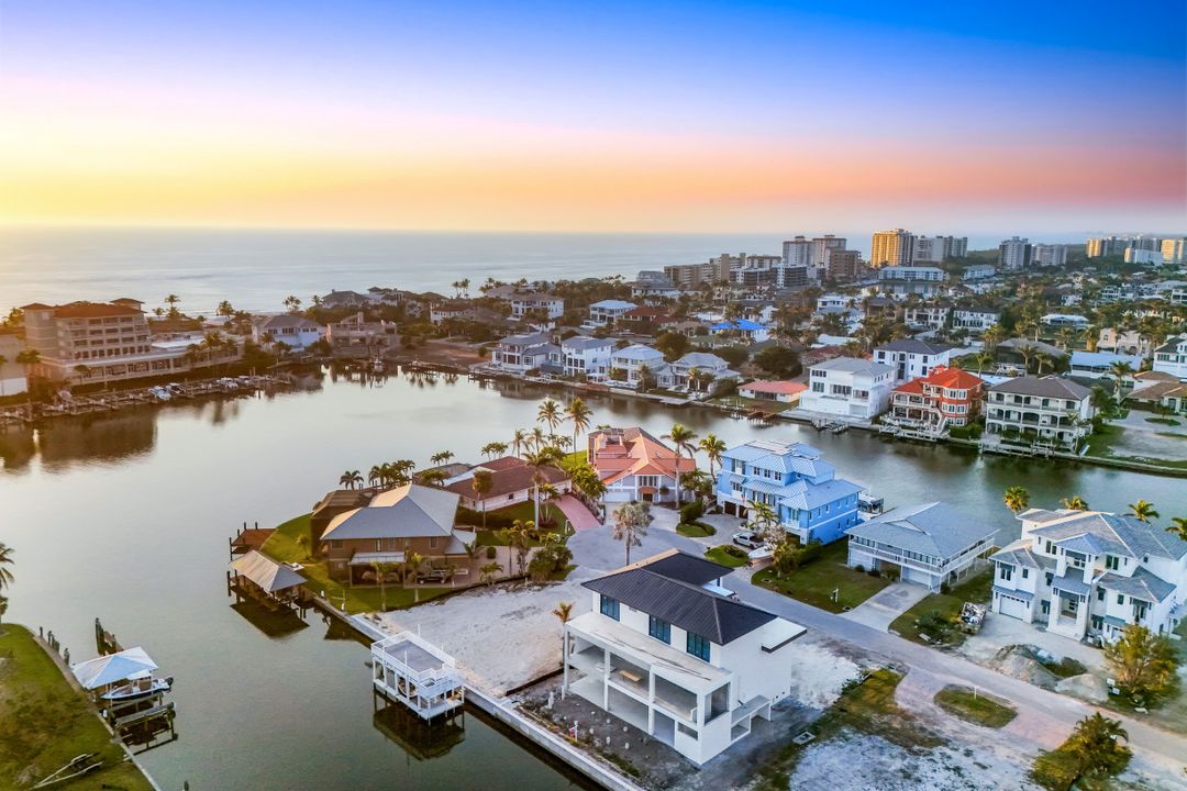 256 Tradewinds Ave, Naples, FL 34108