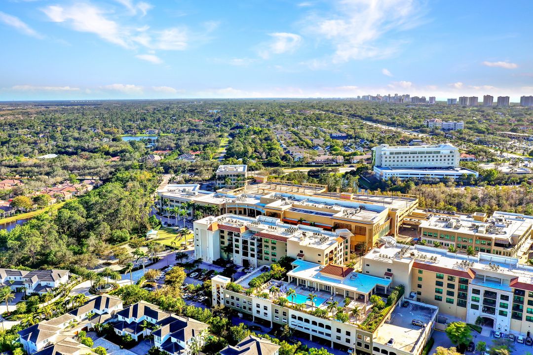 256 Tradewinds Ave, Naples, FL 34108