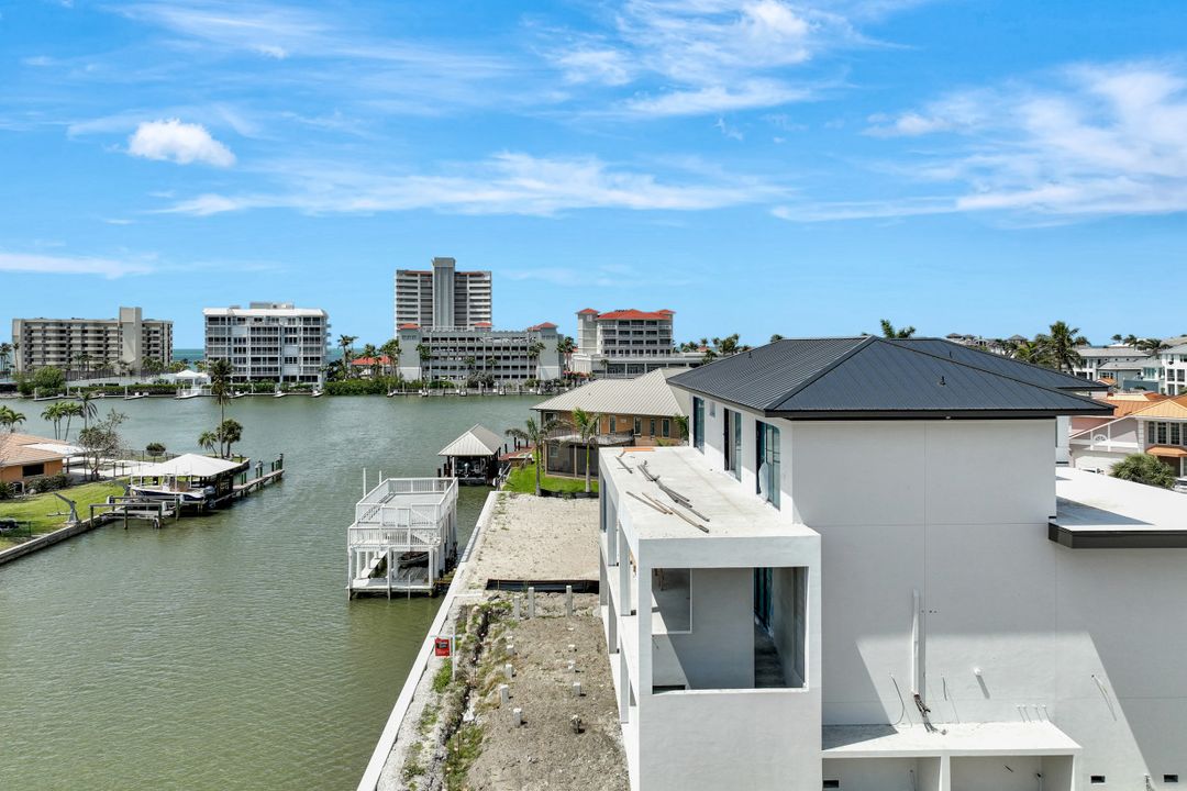 256 Tradewinds Ave, Naples, FL 34108