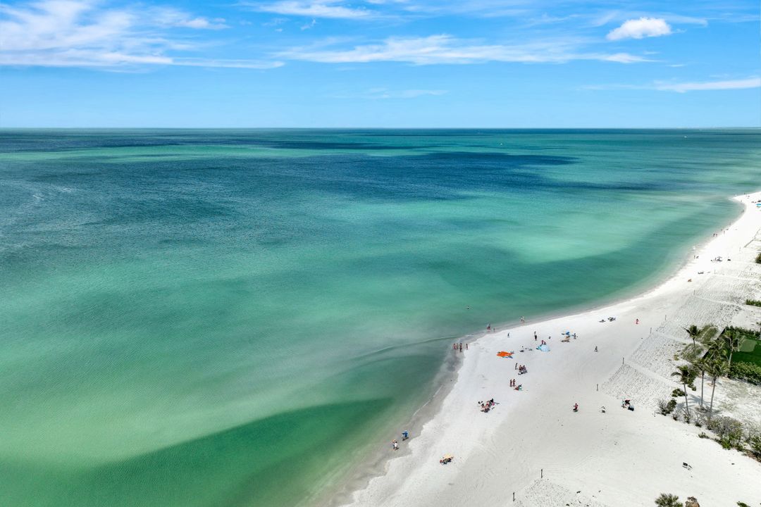 256 Tradewinds Ave, Naples, FL 34108