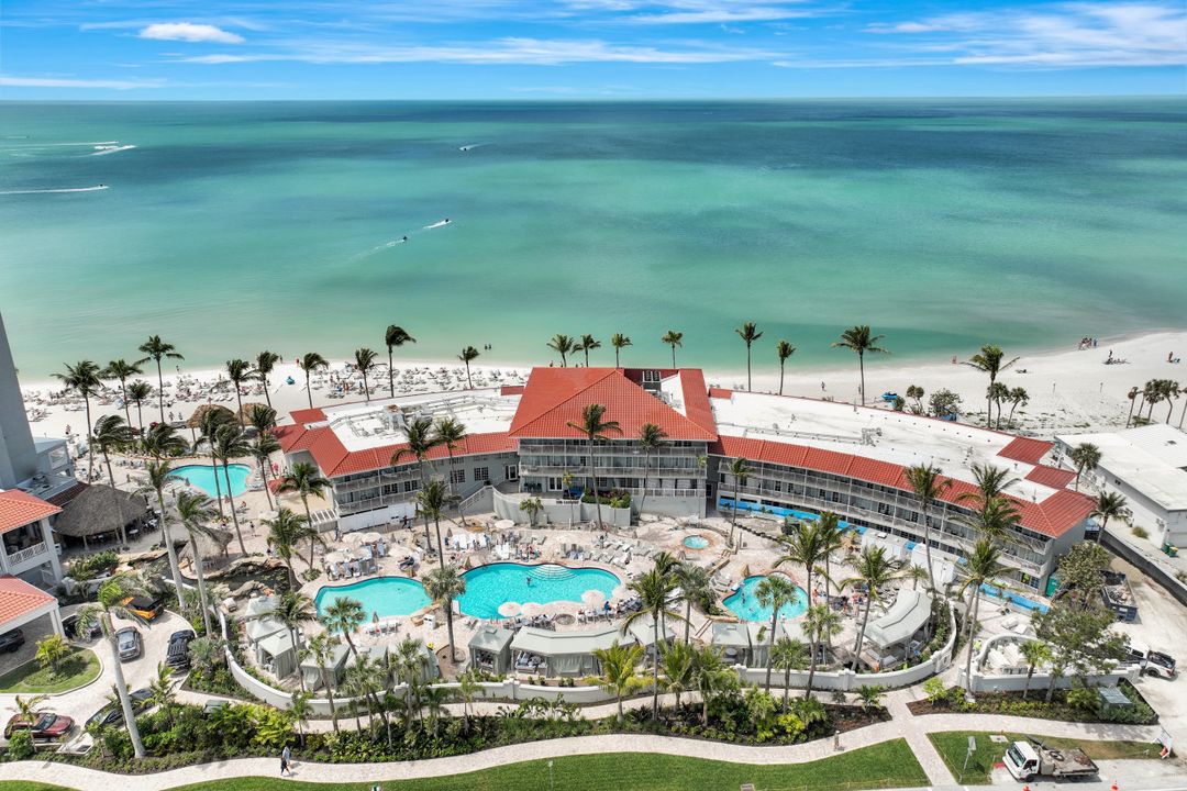 256 Tradewinds Ave, Naples, FL 34108